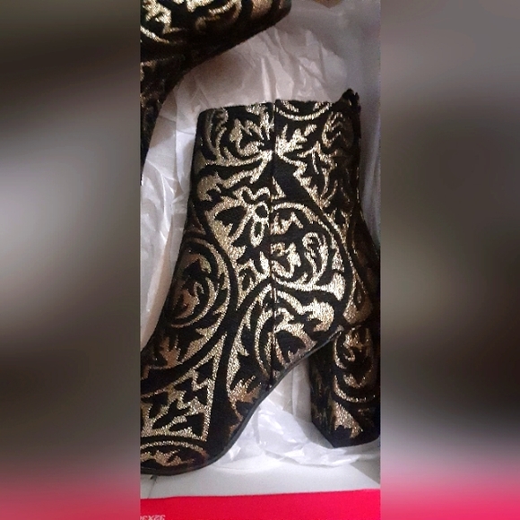 Shoedazzle size 6 black/gold 3 inch heeled booties brand new never worn - Picture 6 of 6